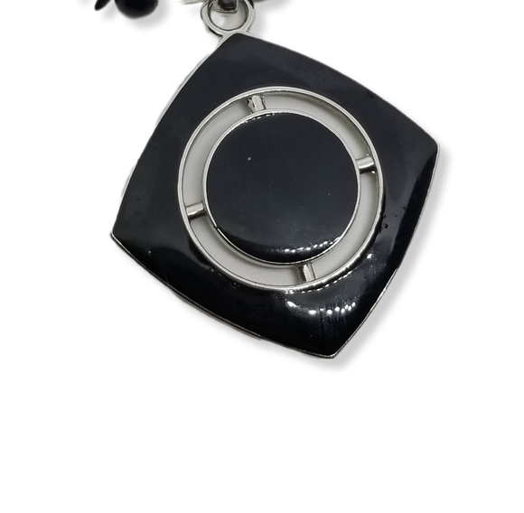 NY COLLECTION SILVERTONE WIRE & BLACK PENDANT MODERNIST STYLE NECKLACE - Picture 3 of 5